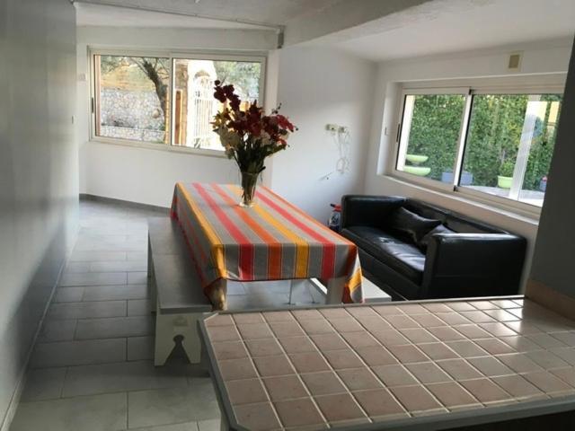 Appartement Rez De Chausse Bollène Exteriér fotografie